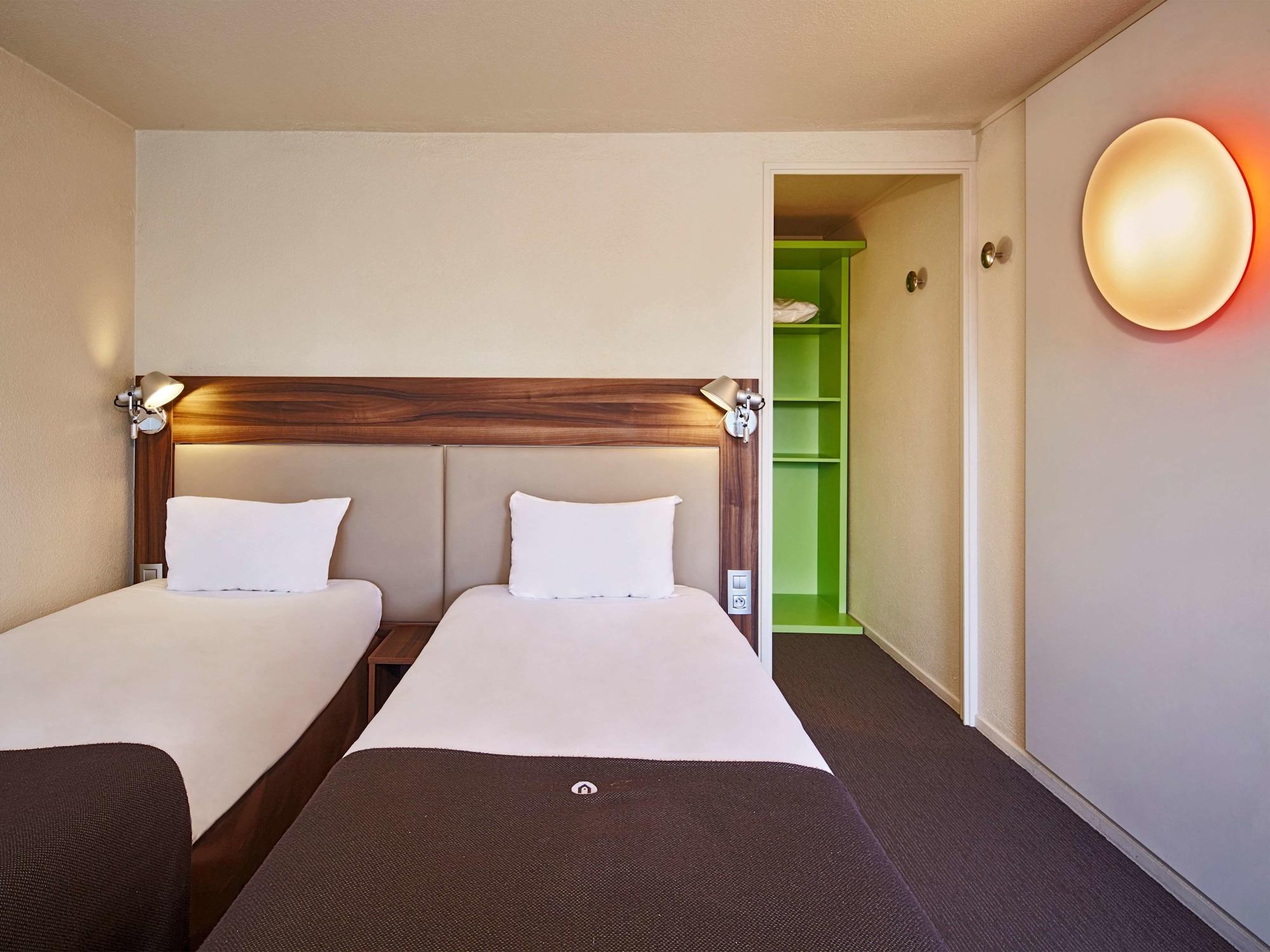 Campanile Melun Senart Hotel Vert-Saint-Denis Exterior photo
